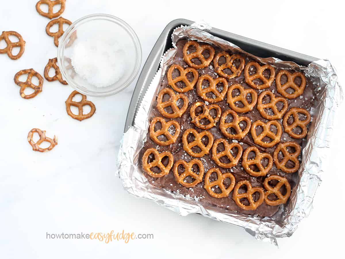 sweet and salty chocolate pretzel fudge