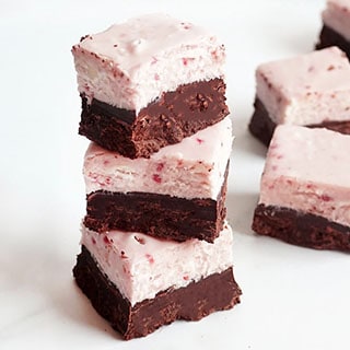 DARK CHOCOLATE RASPBERRY FUDGE -- A delicious, easy fudge to make for Valentine's Day using store-bought chocolate chips and frosting. #valentinesday #fudge #easyfudge #darkchocolate #raspberry